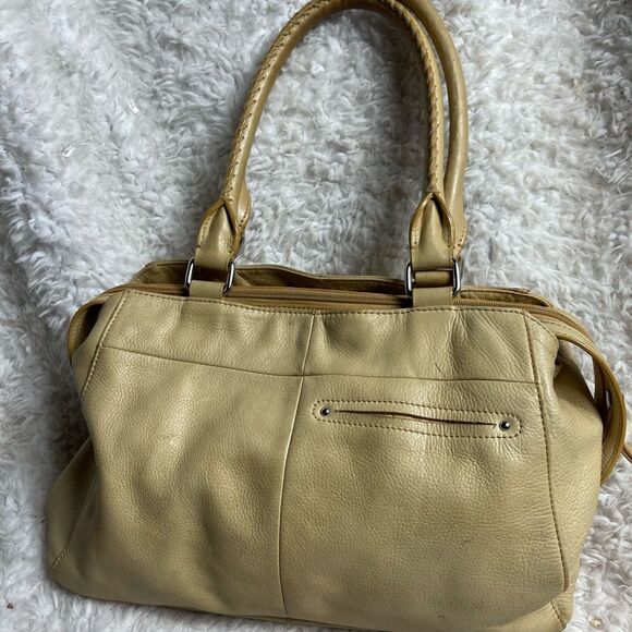 B Makowsky soft leather Beige large shoulder bag with Silver tone Hardwares. - Picture 5 of 13